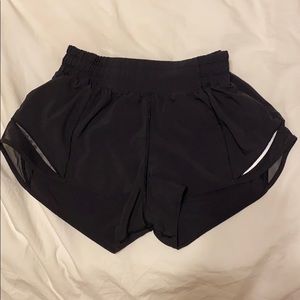 Lululemon Hotty Hot Low-Rise Shorts 2.5”
